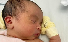 Võ Hạ Trâm tiết lộ gương mặt cực yêu của con gái vừa tròn 2 tuần tuổi