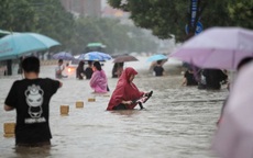 Tin mới nhất về thiệt hại người và của trong trận lũ lụt "nghìn năm có một" ở Trung Quốc