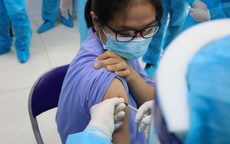 Khi đi tiêm vaccine COVID-19, người dân cần làm gì để hoàn thành thủ tục sớm, được tiêm nhanh?