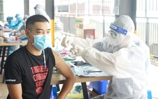 TP Hồ Chí Minh: Người dân TP Thủ Đức phấn khởi xếp hàng tiêm vaccine Vero Cell