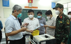 Thứ trưởng Bộ Y tế Nguyễn Trường Sơn kiểm tra công tác phòng, chống dịch COVID-19 tại huyện Bình Chánh