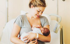 Nuôi con bằng sữa mẹ cải thiện chức năng tim của trẻ sinh non