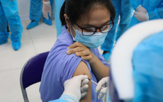 Hà Nội sẽ triển khai tiêm vaccine COVID-19 thêm buổi tối