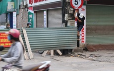 Muôn kiểu "trèo rào" vượt chốt kiểm soát chống dịch ở ngõ phố Hà Nội