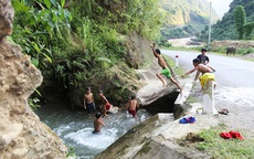 Lâm Đồng: 6 học sinh tắm suối, 2 em chết đuối thương tâm