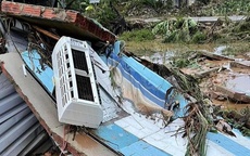 Căn nhà đổ nát sau trận ngập lịch sử ở Đà Nẵng