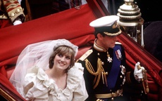 Miếng bánh trong đám cưới Vua Charles III được bán đấu giá sau 41 năm