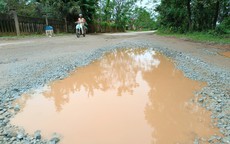 Thừa Thiên Huế: Tuyến đường Tỉnh lộ 11B xuống cấp, chi chít “ổ voi, ổ gà”