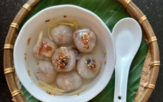 Ở Việt Nam có một món chè ngọt nhưng nhân... heo quay ăn nhiều dễ nghiền, bạn đã biết đến và nếm thử chưa?