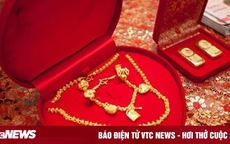 Vợ vừa bị bệnh, chồng lập tức ly hôn và đòi lại sính lễ