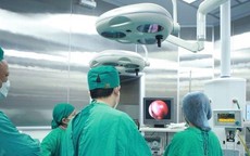 Khó thở, ho nhiều về đêm, đi khám phát hiện đỉa trâu sống trong khe mũi