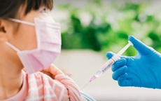 Cân nhắc tiêm vắc xin COVID-19 cho trẻ từ 5-11 tuổi: Nếu không tính đến yếu tố hậu COVID-19 ở trẻ là rất nguy hiểm!