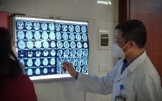 Hà Nội: Dùng than sưởi ấm, 3 người nhập viện trong đêm và những khuyến cáo từ bác sĩ