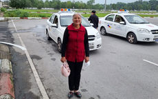 Cụ bà 72 tuổi đỗ bằng lái ô tô ngay lần đầu thi ở Hà Tĩnh: Ban đầu sợ, giờ chạy vô tư rồi