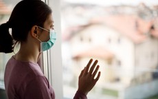Em gái mắc COVID-19, vợ con tôi phải ra ở trọ