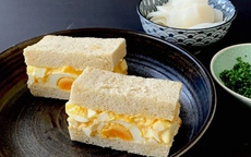 Làm sandwich trứng kiểu Nhật chỉ với 5 bước