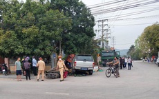 Thanh Hóa: Chở lãnh đạo ra sân bay, xe biển xanh tông chết 2 người