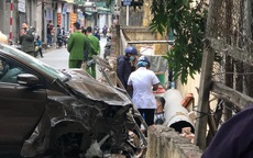 Hà Nội: Người đàn ông say xỉn lái ô tô "điên" tông gục xe máy khiến 2 vợ chồng nguy kịch