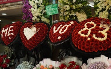 Tiểu thương chợ hoa Hồ Thị Kỷ bất bật trước ngày 8/3