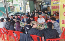 Đón gần 200 khách mỗi ngày sau dịch COVID-19, nhiều chủ quán ăn 'vui như Tết' vì 'được' bận rộn