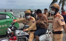 Thanh Hóa: Công an dùng xe đặc chủng đưa cháu bé đuối nước đến bệnh viện cấp cứu