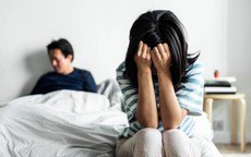 Vợ bị tát điếng người giữa đêm vì chữa ngủ ngáy cho chồng theo cách "có một không hai"