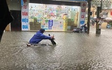 Lý giải nguyên nhân mưa lớn gây lụt kỷ lục ở Hà Nội