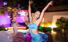 Người mẫu 'sexy nhất nhì showbiz Việt' khoe đường cong bốc lửa trên biển