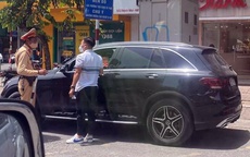 Quang Hải bị CSGT dừng xe vì va chạm ôtô