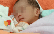 Bé gái sơ sinh bị bỏ rơi trước trang trại ở Phú Yên
