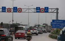 Tình trạng giao thông lộn xộn trên cầu Thanh Trì