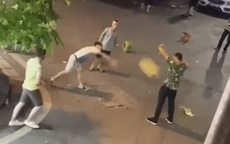 Thông tin mới gây bất ngờ vụ clip khách tây bị hành hung bằng chai bia, ghế nhựa ở phố cổ Hà Nội