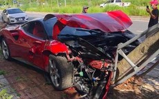 Vụ siêu xe Ferrari 488 nát đầu, tông đổ gốc cây ở Hà Nội: Người lái là thợ sửa xe?