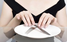 Nhịn ăn tối không giúp giảm cân như bạn tưởng