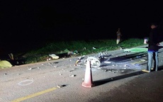 Tai nạn giao thông kinh hoàng: Xe máy va chạm với ô tô khách, 3 người tử vong