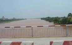 Thương tâm 4 mẹ con, bác cháu bị nước cuốn mất tích khi ra sông chơi