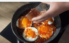 20 phút chế biến, chỉ 15.000đ có ngay món ăn lạ miệng với trứng sốt chua ngọt ngon miệng đẹp mắt như đầu bếp chuyên nghiệp
