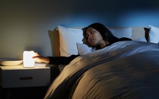 Để đèn khi ngủ vào ban đêm có thể là thủ phạm gây ra 2 bệnh đe dọa tính mạng này
