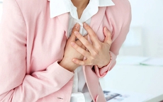Biểu hiện cơn đau tim xuất hiện trước 1 tháng ở 71% bệnh nhân nữ