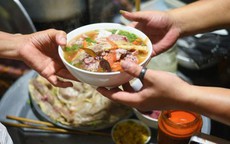 Foodtour phố cổ Hà Nội: Cầm 100k ăn gì ngon – bổ - rẻ cho cả ngày?