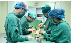 Sản phụ quê Hải Phòng bị sốc mất máu được bác sĩ tỉnh Quảng Ninh cứu sống