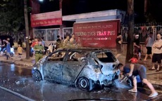 Hải Dương: Đang lưu thông trên đường, xe taxi bất ngờ bốc cháy dữ dội