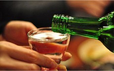Uống rượu không ăn, cơ thể bạn sẽ phải hứng chịu nguy hiểm nào? 4 việc nên làm để giúp giảm bớt say và giảm tổn thương đường ruột!