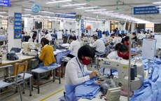 Doanh nghiệp có được phạt tiền nếu người lao động tự ý nghỉ Tết dài hơn quy định?