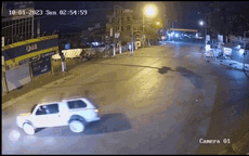 Video: Khiếp vía khoảnh khắc xe tải lao vào nhà dân sau va chạm giao thông