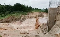 Vỡ bức tường ngăn nước của dự án thủy điện ở Gia Lai