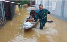 Tin sáng 15/10: Người dân ở Hà Nội đổ xô đi đổi giấy phép lái xe; nguyên nhân mưa lớn dồn dập ở miền Trung, mưa khi nào chấm dứt?