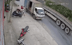 Video: Đỗ xe chiếm hết nửa đường, xe tải bị xe đầu kéo tông văng