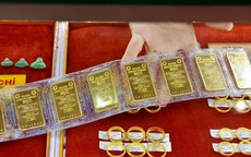 Giá vàng hôm nay 8/10: SJC gây bất ngờ tăng vọt đỉnh cao nhất năm, vàng nhẫn giảm sâu