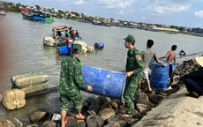 Tàu cá bị chìm khi đang vào trú, tránh bão ở vùng biển Quảng Trị